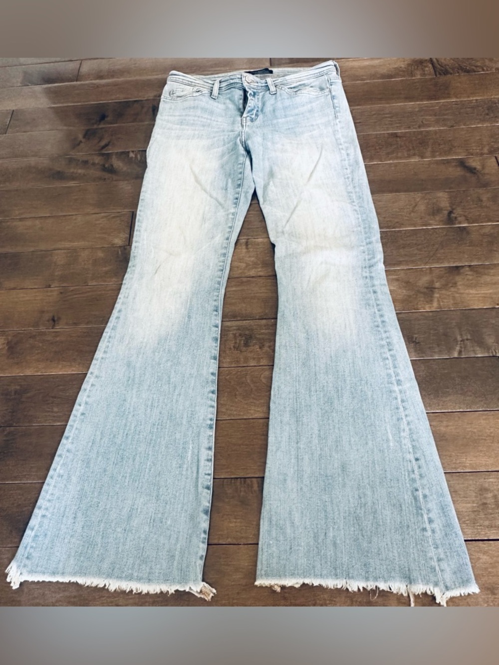 Like New Women’s Sz 28 Light Wash Flying Monkey Flared Denim
